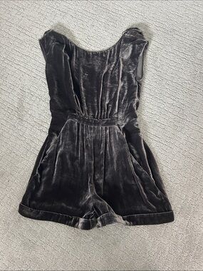 BCBGMaxAzria woman’s Velvet Sleeveless Romper in ash